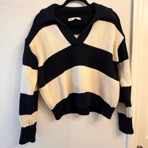 Zara Women's V-Neck Sweater in Black and Cream